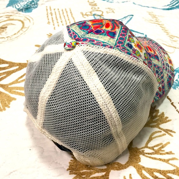 3 for $25!!! Billabong decorative baseball hat - Picture 2 of 2